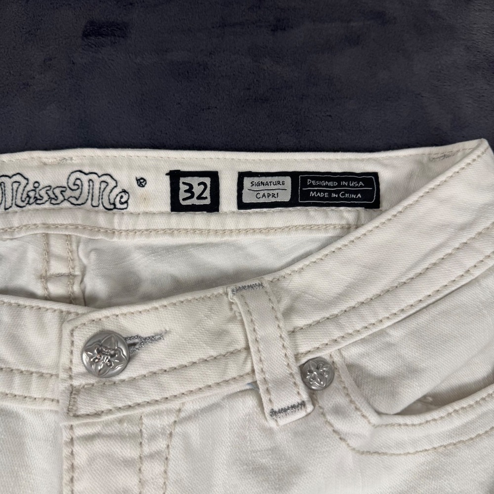 Miss Me Signature Capri Women 32 White Embroidered Rhinestone JP8601P2 - Picture 2 of 8